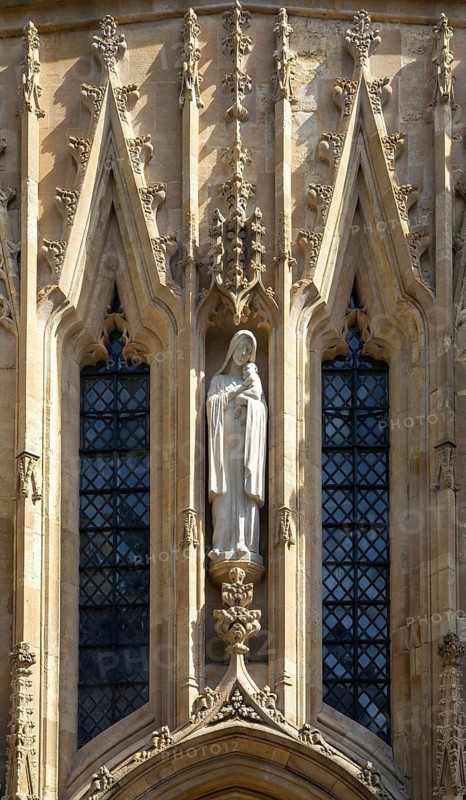 Statue of Virgin Mary and the Infant Jesus, south porch, St Mary Redcliffe Church, Bristol, England, UK