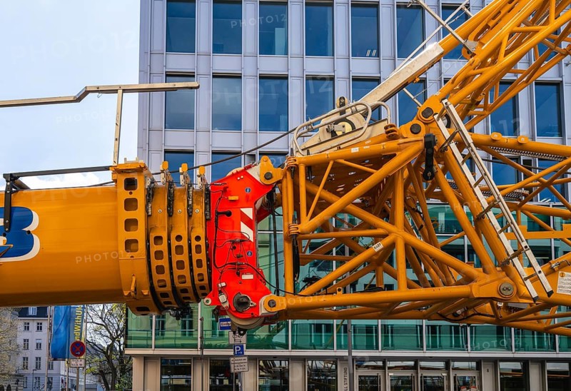 Mobi Hub, heavy construction machine with special technology setting up a crane in the narrow Schumannstraße at Agries Sorma Park, Berlin, Germany
