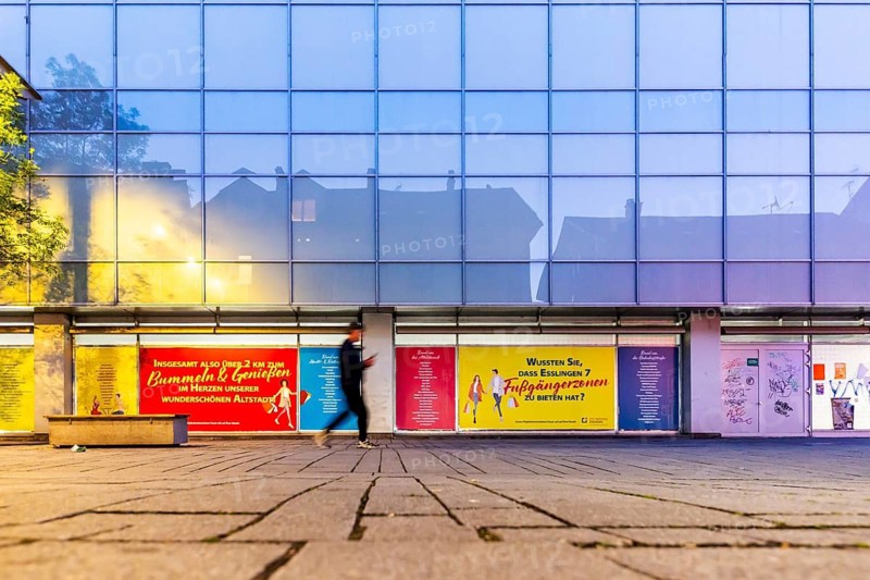 Vacancy in the city center of Esslingen. The closure of Karstadt is causing sadness in the pedestrian zone. A new, mixed-use district with apartments, offices and retail is to be built at this location. But the project is delayed. Esslingen a. N, Baden-Württemberg, Germany
