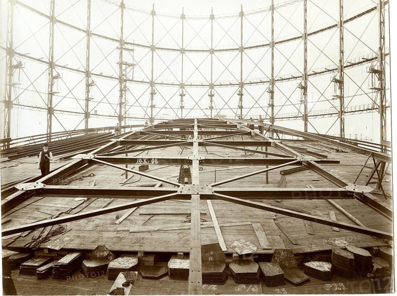 Gasometer Charlottenburg, Gaußstr. 1, construction phase 1911, Berlin, interior view of a large metallic framework during construction with visible struts, 1911