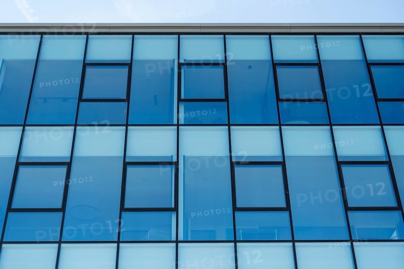 Modern commercial building on Lake Phoenix, glass façade, detail, Hörde, Dortmund, Ruhr area, North Rhine-Westphalia, Germany