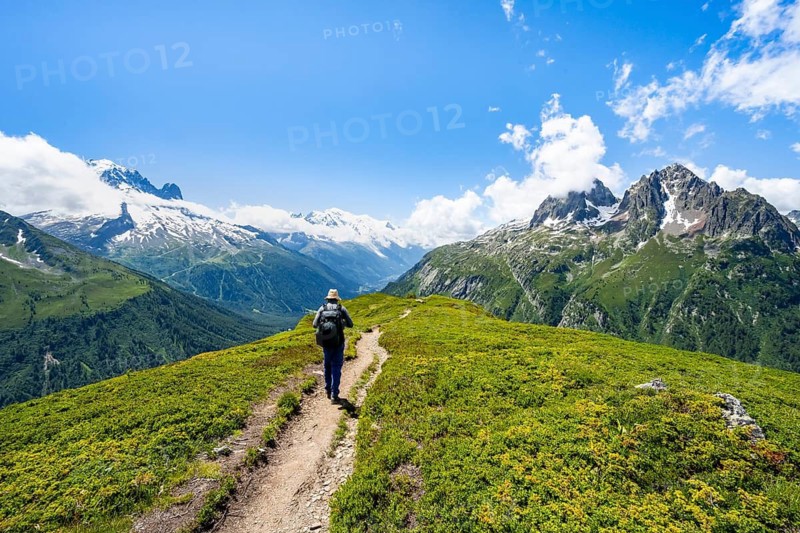 Mountaineers on hiking trail, mountain panorama with glaciated mountain peaks, Aiguille du Midi and Mont Blanc, Aiguille de Mesure and Aiguille de Chamois, hiking to Aiguillette des Posettes, Chamonix, Haute-Savoie, France