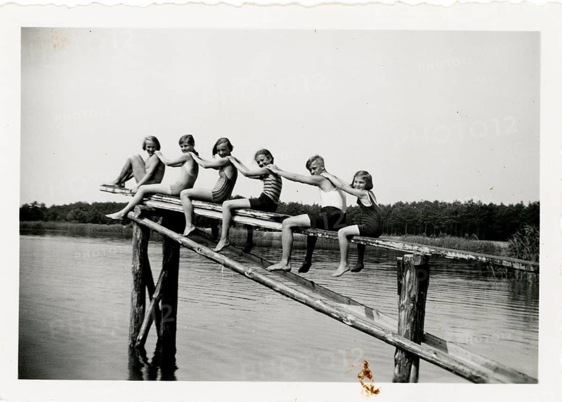 Klein Köris, Tonsee, Spreewald, Brandnburg, Baden, swimwear, leisure, summer, girls, boys, children, A group of young people sitting laughing on a wooden footbridge by the lake, 1934