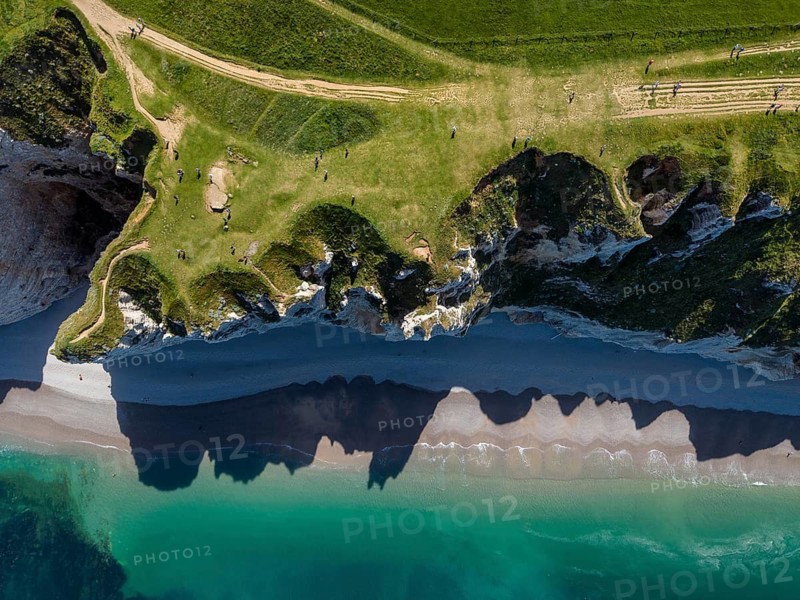Aerial view, top down view of the rugged, distinctive cliffs, chalk cliffs, pebble beach, Étretat, alabaster coast, La Côte d'Albâtre, chalk cliffs, English Channel, Seine-Maritime, Normandy, France
