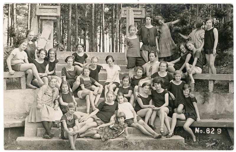 Zossen_Bei Berlin_Brandenburg_Ausflug_Badenbademode_A large group of girls sitting on stone steps in a wooded area, 1926