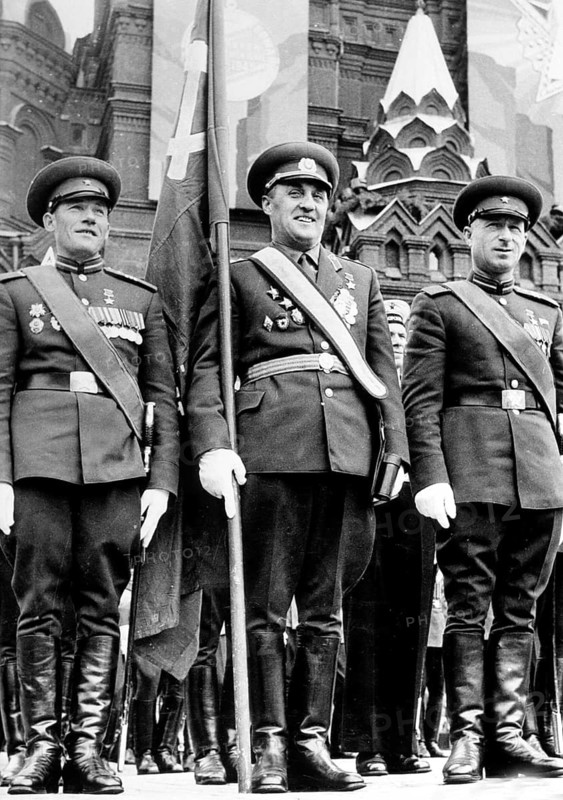 Honoring the soldiers who raised the Soviet flag at the Reichstag in Berlin on 9.5.1945. From left to right: Yegorov, Kantaria, Samsonov. Moscow, Soviet Union, 1965 However, the honors given to the three soldiers were pure propaganda. They were soldiers selected by the Communist Party and Stalin and, of course, the soldier who raised the flag had to be a Georgian just like Stalin. In reality, none of the three were involved in the action. J. Chaldej had to sign a contract that he would never reveal the true identity of the soldiers in the Reichstag. It was only shortly in front of his death in the mid-1990s, i.e. around 40 years after the death of Stalin, that he broke his silence and identified the soldier who was holding the flag