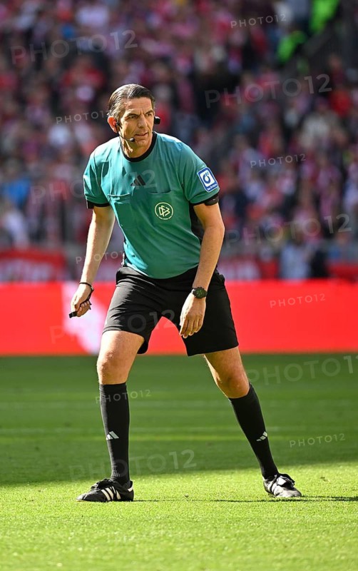 Referee Deniz Aytekin soccer Bundesliga, Allianz Arena, Munich, Bayern, Germany