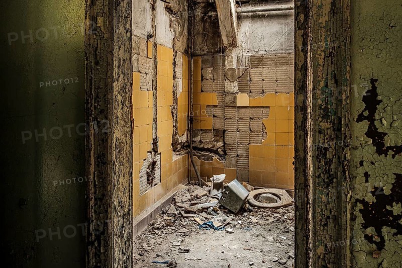 Dilapidated sanitation facilities, former lung hospital and lost place health resort Grabowsee, Oranienburg, Brandenburg, Germany