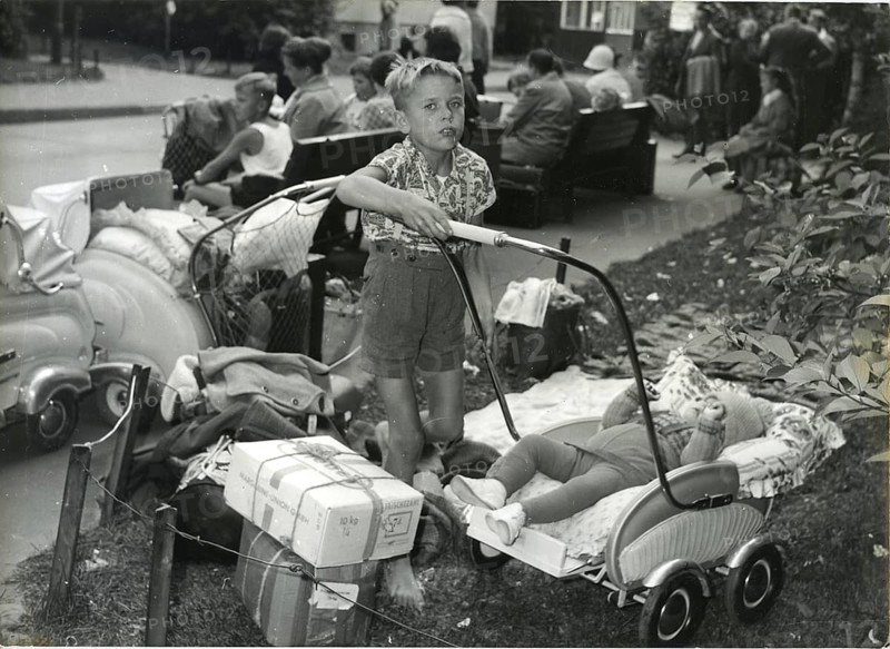 Berlin, around 1950, refugees, from the GDR, East zone, without housing, luggage in boxes, and with strollers and luggage on a playground, waiting, looking for home, accommodation, alone, post-war period, East-West problem, iron curtain, escape