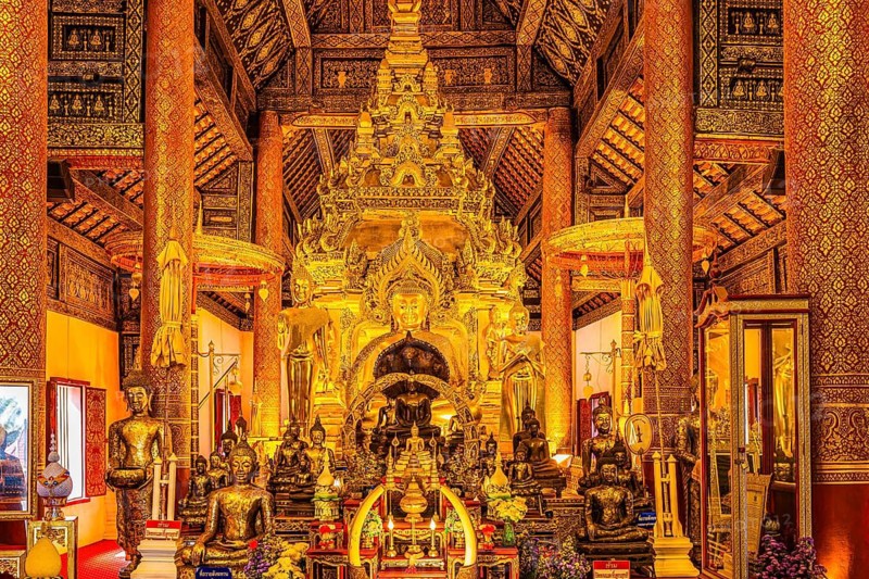 Sumptuous interior with richly decorated wooden ornaments, gilded Buddha statues, Buddhist temple complex Wat Phra That Si Chom Thong, near Chiang Mai, Chiang Mai Province, Thailand