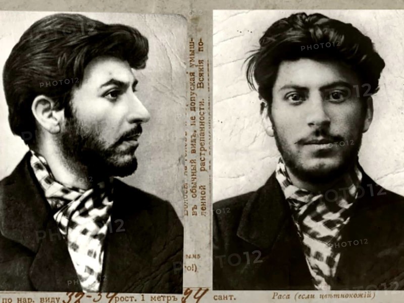Josef Stalin, portrait from 1902, police photo from the Batum Gendarme Administration Josef Vissarionovich Stalin (18 December 1878, Gori, Georgia - 5 March 1953, Kuntsevo near Moscow) was a Soviet politician of Georgian descent. After Lenin's death, he succeeded in seizing power in the Soviet Union. He ruled the Soviet Union dictatorially from 1927 until his death in 1953. During the attack by fascist Germany on the Soviet Union in 1941, Stalin was also commander-in-chief of the Red Army. He held this office until 1947. Even in front of the October Revolution, Josef Stalin was active underground and as a revolutionary. He spent the period from 1901 to 1917 in illegality and was arrested several times and exiled to Siberia. However, he also managed to escape time and again. He organised strikes, raised money for the Bolsheviks through blackmail and bank robberies and even then did not shy away from violence. During this time, he also changed his name in 1912 to the fighting name