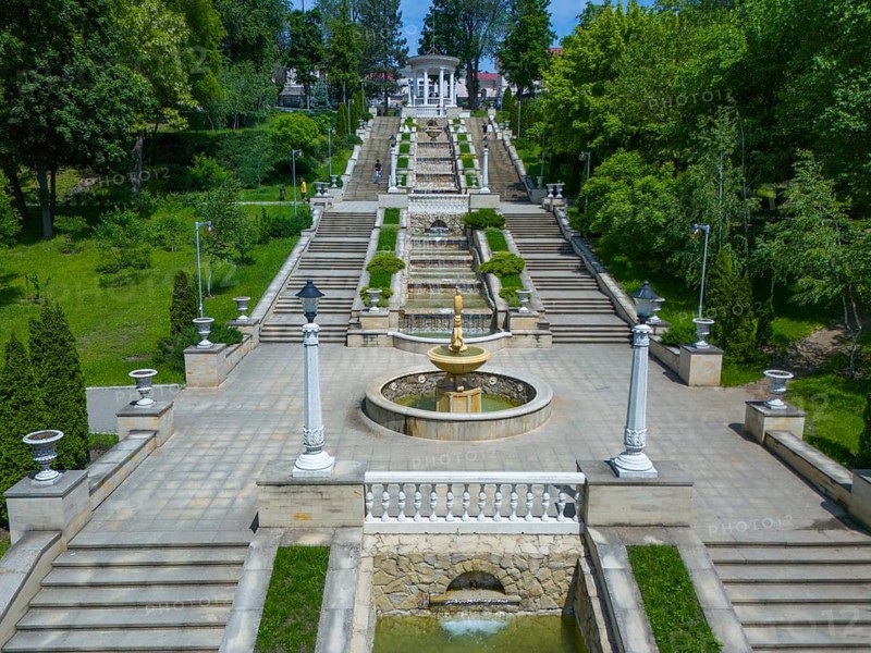 Impressive garden with stairs and fountain in classic style surrounded by lush greenery, cascade stairs, Scara Cascadelor, Valea Morilor Park, Valea Morilor Lake, Mühlental Lake, Chisinau, Chisinau, Chisinau, Moldova, Republic of Moldova, Eastern Europe