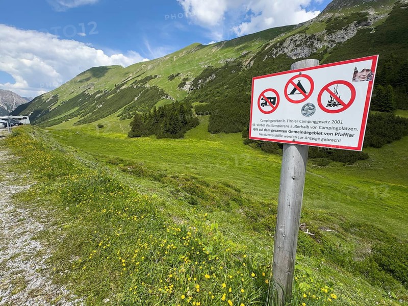 Camping ban sign, Hahntennjoch, Tyrol, Austria