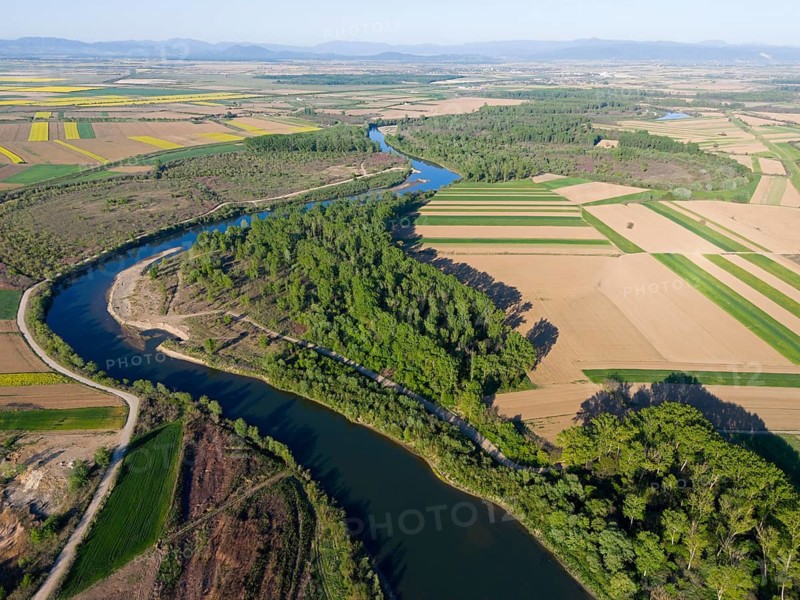 A wide river landscape with fields and trees stretches under a clear sky, aerial view, Somes river near Satu Mare, Somesch, Satu Mare, Romania