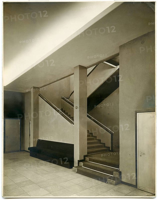 Emelka Palast, cinema, Hamburg, Eimsbüttel, Osterstraße 124, first large cinema, architecture, Karl Schneider, new building, modern architecture, expressionism, new objectivity, minimalistic staircase with clear lines in monochrome colors, 1928, Ernst Scheel
