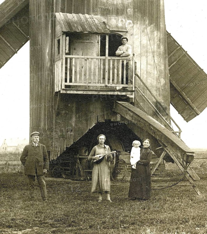Wandervogel, Lebensreform, woman with lute, 19th century windmill, old wooden windmill with people in the foreground, rural atmosphere and historic clothing, around 1924
