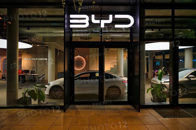 Night shot, view of showroom through shop window, sales exhibition of the car brand BYD Build Your Dreams, logo, e-vehicles, electric vehicles, Stuttgart, Baden-Württemberg, Germany