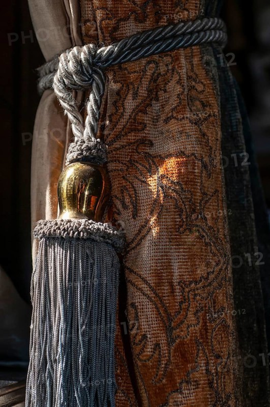 Cord with shiny golden knob holds old curtain together, Chapslee Hotel, former summer residence of Raja of Kapurthal, Elysium Hill, Lakkar Bazar, Shimla, Himachal Pradesh, North India, India