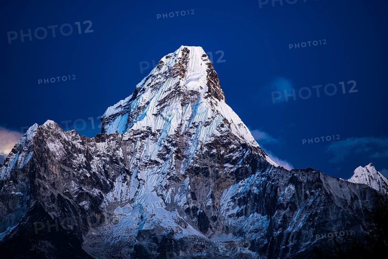 Ama Dablam, 6, 812 m, in the evening light (the Matterhorn of Nepal), Mahalangur Himal, Solu Khumbu, Nepal, Himalayas