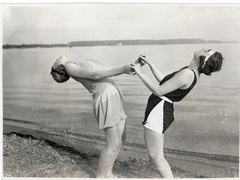 Bathing, swimwear, leisure, summer, woman, gymnastics, canteen, two woman on the beach holding hands and leaning back as if they were playing a game, around 1930