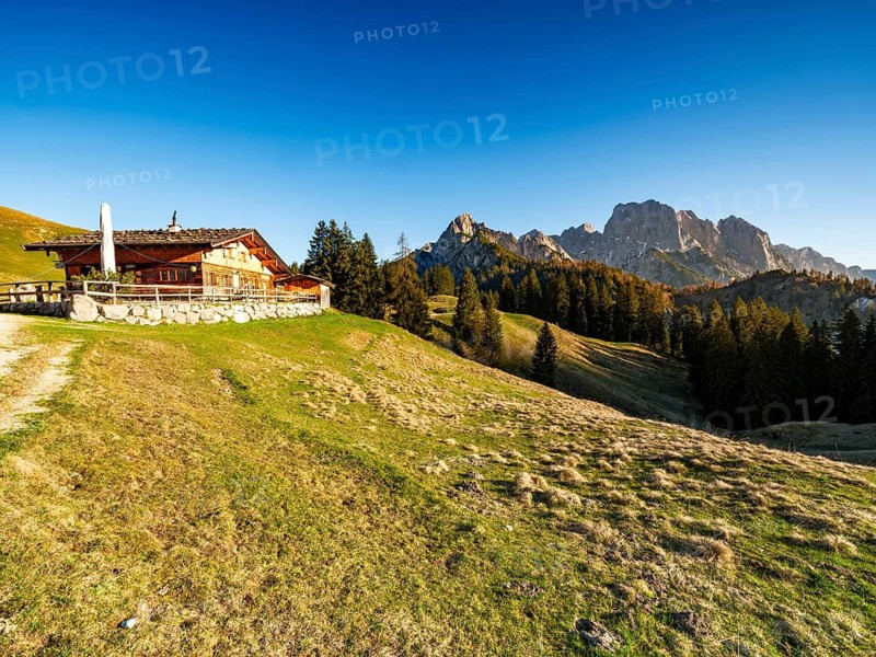 Litzlalm, behind Mühlsturzhörner der horse-rider Alm, Berchtesgaden National Park, Pinzgau, Salzburg state, Austria