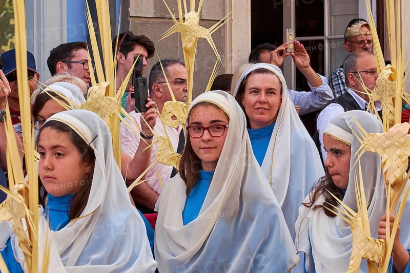 Women and girls in traditional robes with palm fronds at a religious ceremony, Good Friday procession, Easter, UNESCO World Heritage Site, old town of San Cristobal de La Laguna, La Laguna, Tenerife, Canary Islands, Spain