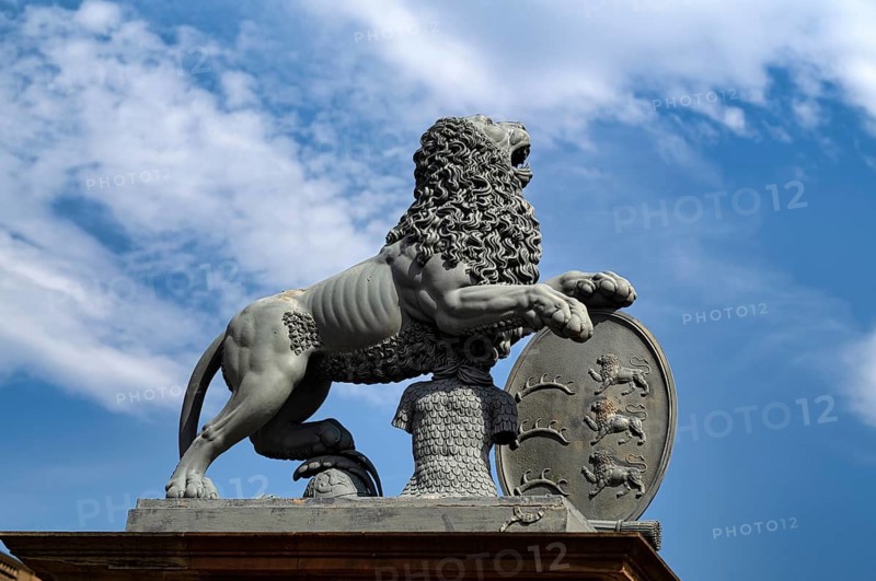 Heraldic Lion, Ehrenhof, Schlossplatz, Stuttgart, Baden-Württemberg, Germany