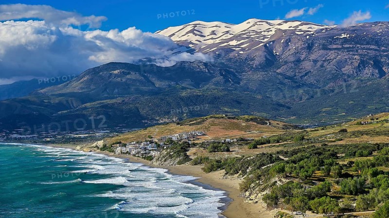 Komos Beach, impressive panoramic view of a beach, sea and snow-capped mountains, Matala, south coast, Crete, Greek Islands, Greece
