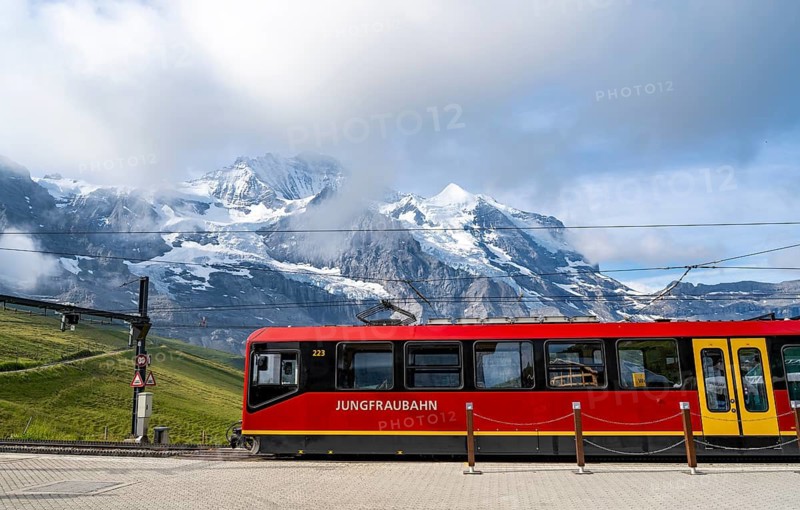 Jungfrau Railway to Jungfraujoch at Kleine Scheidegg stop, rack railway, back mountains with Jungfrau summit, Jungfrau region, Bernese Oberland, Switzerland