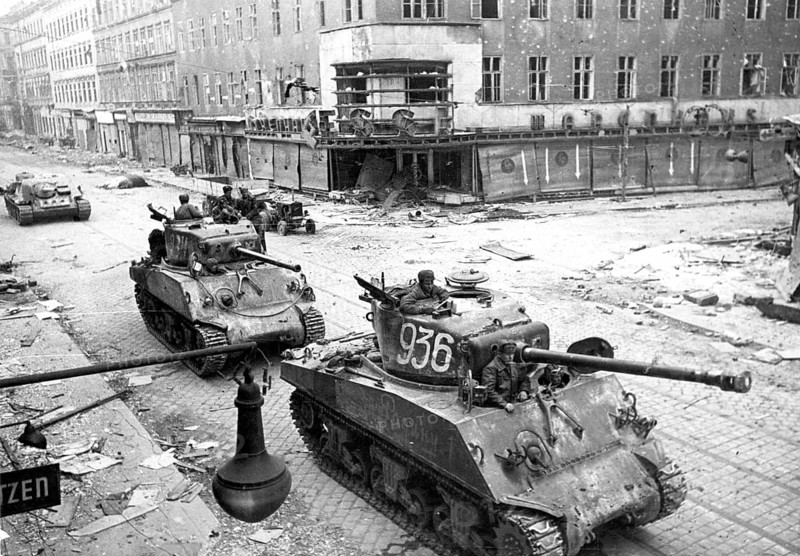 Red Army tanks in the streets of Vienna, Austria, April 1945 After the successful liberation of Budapest, the Red Army moved towards Vienna. The Vienna Operation 1945 or Battle of Vienna lasted from March 16 to April 15, 1945. The fighting in the urban area itself lasted only a few days from April 6 to 13
