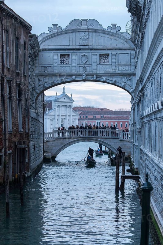 View of the Bridge of Sighs from Ponte della Paglia, Isola San Giogio Maggiore in the background, Venice, Veneto, Italy