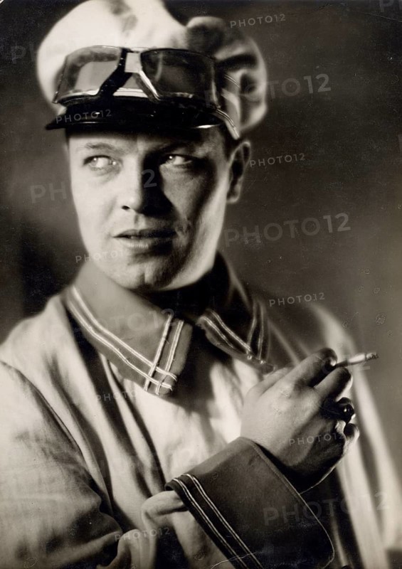 Hans Brausewetter, 1899-1943, actor, film, homosexual, arrest, man in uniform with cigarette and glasses, looks thoughtfully to the side, Dr. Peter Weller, around 1932