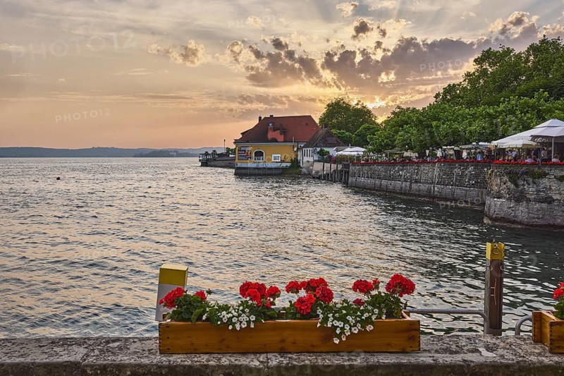 Lake Lake Constance, quay wall, historic building, flower box, trees, evening light, sunset, red and orange evening sky, cumulus clouds, cirrus clouds, lakeside promenade, Meersburg, Lake Constance, Baden-Württemberg, Germany