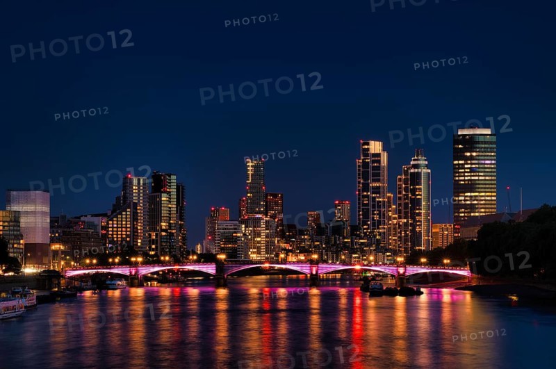 Night view, Thames, Waterloo Bridge behind, illuminated, skyline, financial district, financial district, financial district, skyscraper walkie talkie, The City of London, London, England, Great Britain, Great Britain