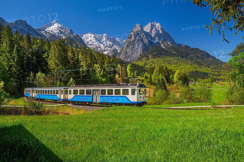 Bavarian Zugspitzbahn rack railway in front of Alpspitze 2628 m and Waxenstein 2277 m in spring, Garmisch-Partenkirchen, Loisachtal, Werdenfelser Land, Upper Bavaria, Bavaria, Germany