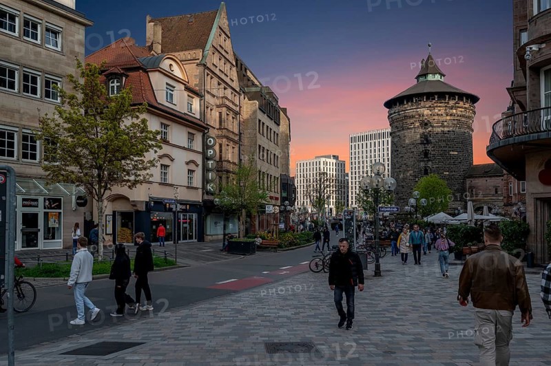 Lorenz old town with the historic Frauenturm, modern hotel buildings at the back, evening mood, Königstr, Nuremberg, Middle Franconia, Bavaria, Germany