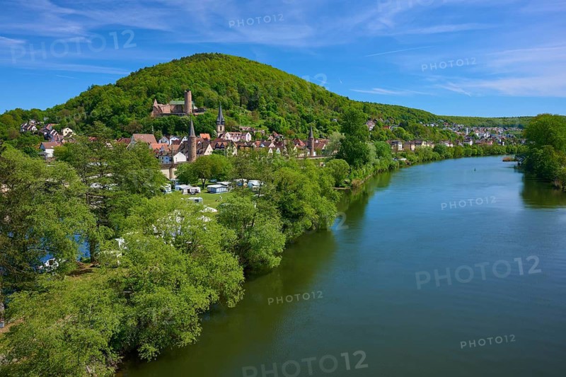 An idyllic riverside village with green forests and hills under a blue sky, Main, Gemünden am Main, Main-Spessart district, Spessart, Mainfranken, Lower Franconia, Bavaria, Germany