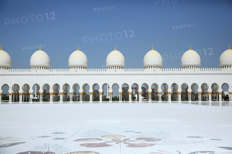 White domes with decorated columns on white ground with patterns, Sheik Zayed Mosque, Sheikh Zayed Mosque, Grand Mosque, Abu Dhabi, Middle East, Emirate, United Arab Emirates, UAE, island in the Persian Gulf, peninsula, exterior view, blue sky, white mosque