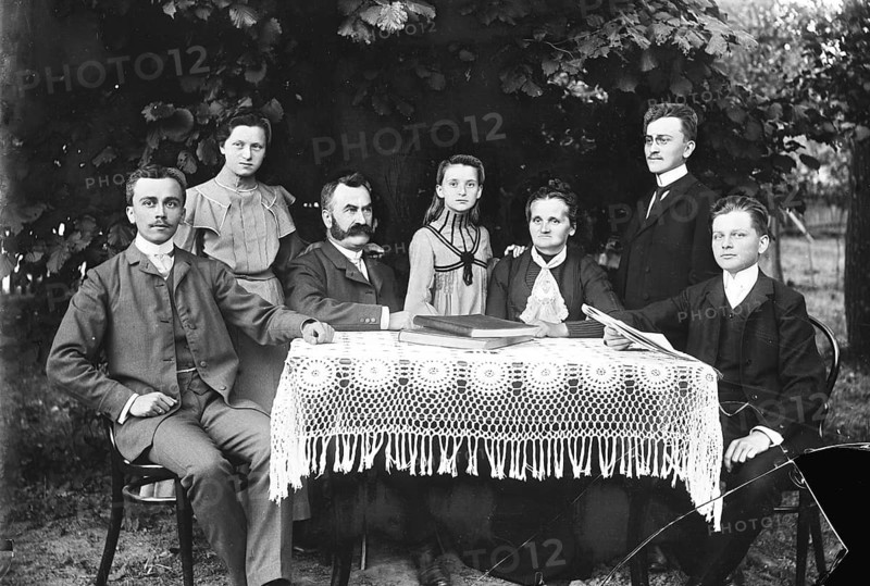 Family, at table, garden, outdoor family portrait with tablecloth and formal clothing in black and white, glass negative, around 1910