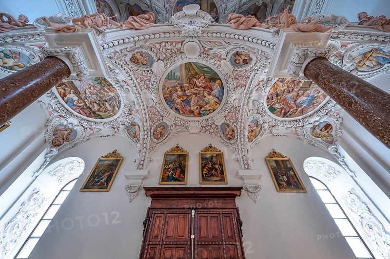 Vaulted ceiling under the organ gallery, parish church of the Assumption of Mary, 17th century Baroque architecture, Garsten, Upper Austria