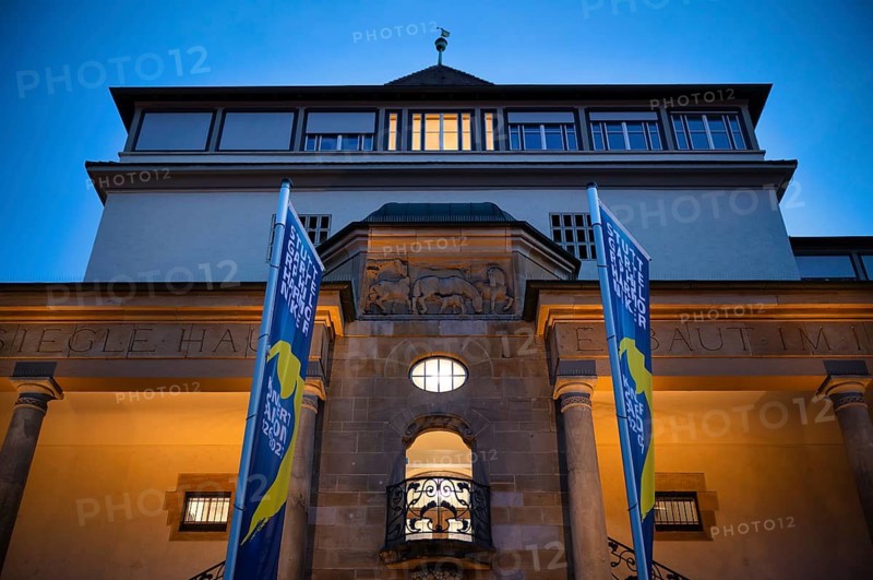 Home of the Stuttgart Philharmonic Orchestra, Philharmonic Orchestra, Gustav Siegle House, Leonhardsplatz, dusk, blue hour, Stuttgart, Baden-Württemberg, Germany