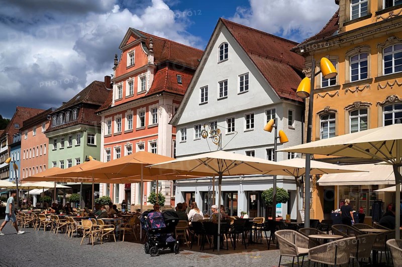 Catering, people sitting in restaurants, marketplace, Schwäbisch Gmünd, Baden-Württemberg, Germany
