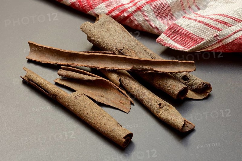 Cinnamon, dried cinnamon bark, cinnamomum