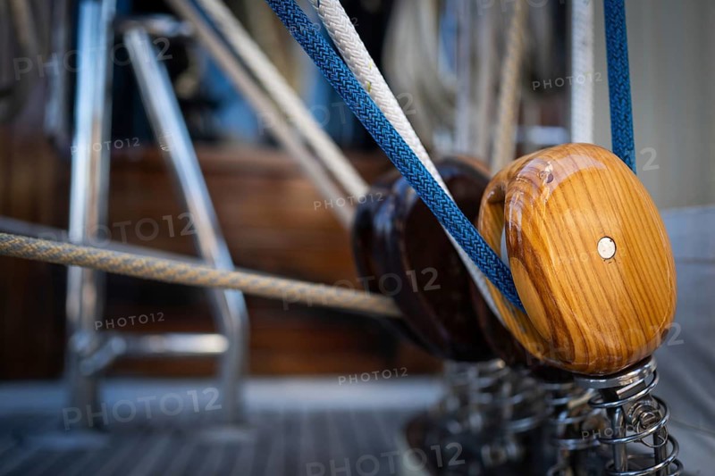 Blue and white rope or line and pulleys or blocks of wood, talje or pulley, sailing ship, Aeolian or Aeolian Islands, Sicily, Southern Italy, Italy