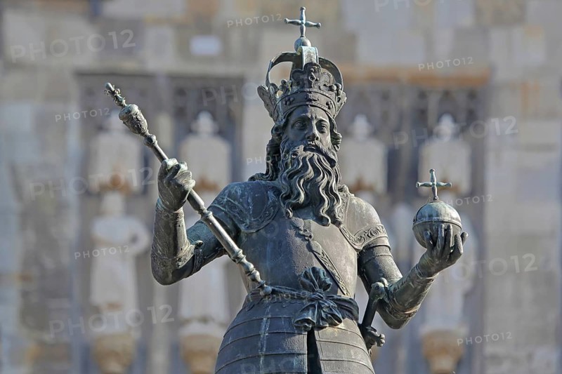 Monument to Charlemagne with orb, crown with cross and sceptre Holy Roman Empire, bronze sculpture, Charles Fountain, fountain, market square, old town, Aachen, Eifel, North Rhine-Westphalia, Germany