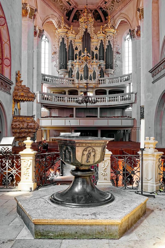 Naumburg Evangelical Lutheran City Church St. Wenzel, interior with baptismal font and view of the gallery with Hildebrandt organ, interior view, market square, Naumburg, Saxony-Anhalt, Germany