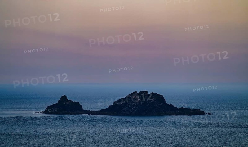 Rock formation, island, The Brisons, popularly often Charles de Gaulle lying in the bathtub, Cape Cape Cornwall, sea, dusk, St Just in Penwith, Cornwall, England, Great Britain, Great Britain