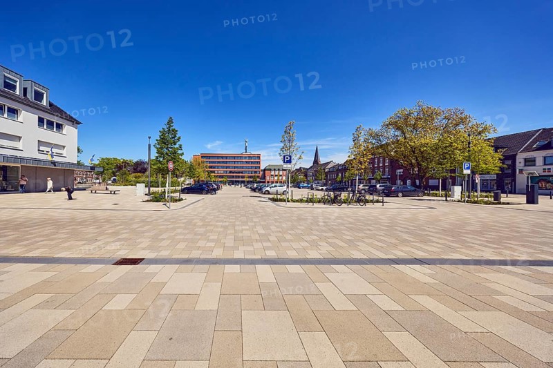 Parking lot with cars, general architecture, residential and commercial buildings, town hall, total view, blue sky, cloudless, Busmannstraße, Marktstraße, Kevelaer, Kleve district, North Rhine-Westphalia, Germany