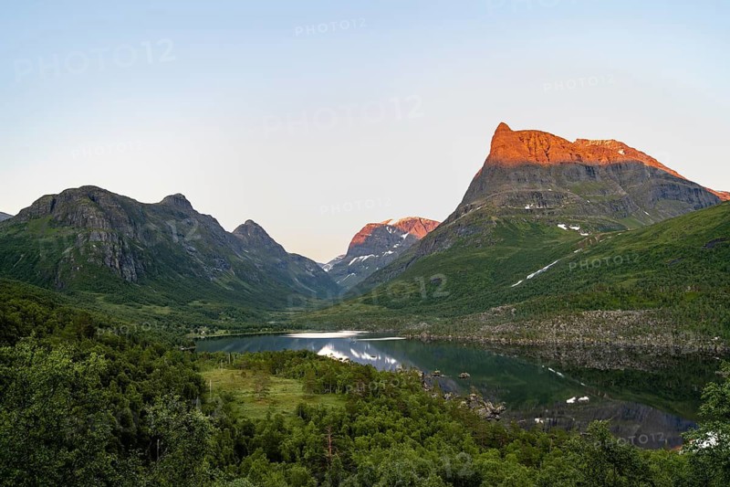 Innerdalen high valley with lake Innerdalsvatna, mountains with Innerdalstårnet peak, in the evening light at sunset, Trollheimen, Sunndal, Møre og Romsdal, Vestlandet, Norway