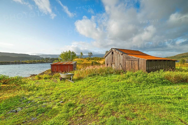 Cabin on Nordjforden, autumn, sea, Helgeland coast, Helgeland, Nordland, Arctic Circle, Scandinavia Lovund, Norway
